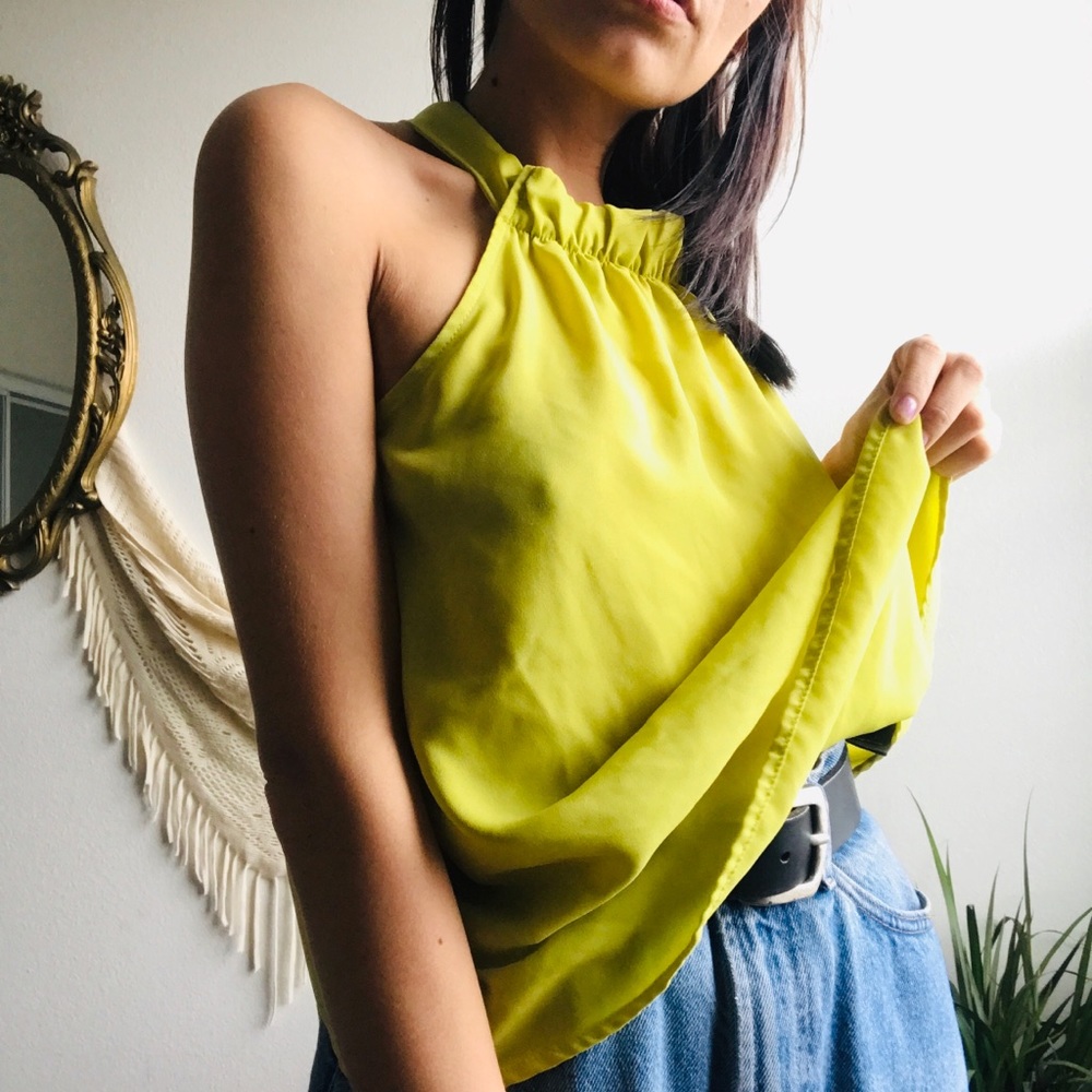 2b BEBE  Neon Open Back Blouse - Picture 4 of 8